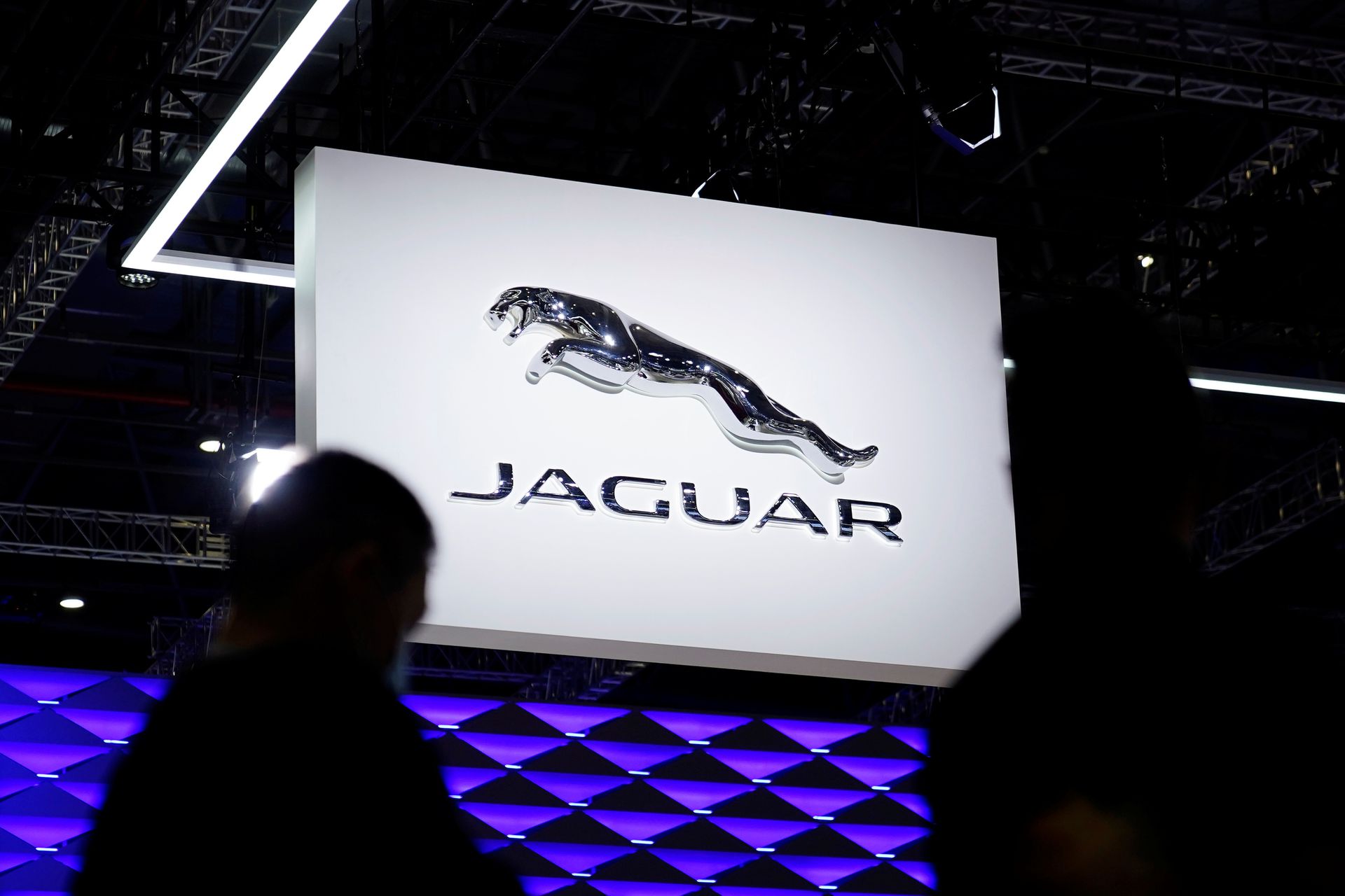 Jaguar Land Rover’ın hedefinin 485 milyon dolar olacağını açıkladı.