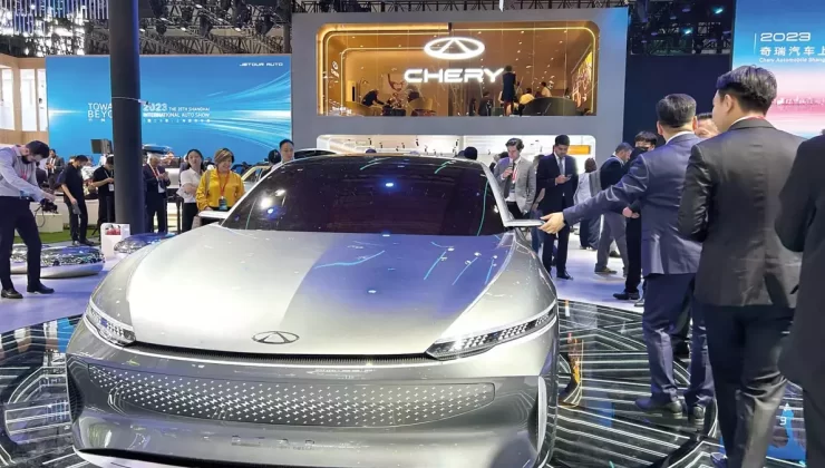 Çin’deki Araba Fuarında Yeni Güçlü Araçlar Tanıtıldı.