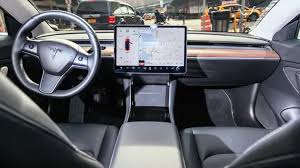 Tesla, Otomobiller İçin Kendi Sesli Asistanını Geliştiriyor