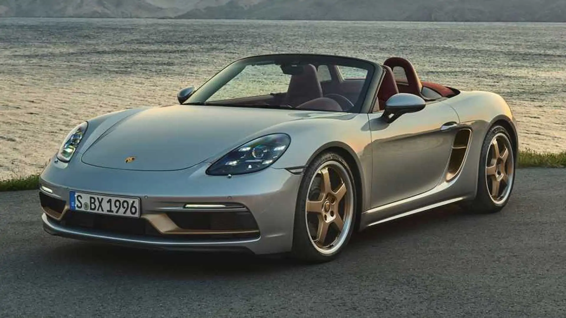 Porsche, Boxster modelinin 25.yılına özel bir versiyon getirdi